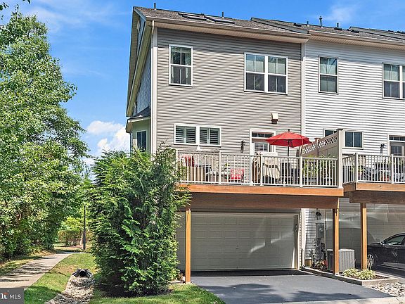 2nd image of 219 Vanguard Ln