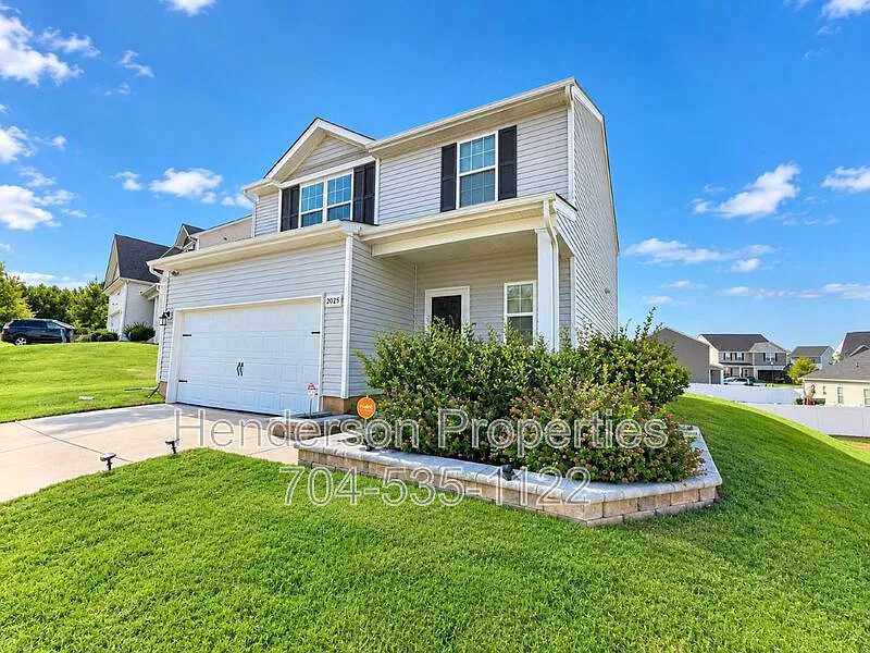 3 bed, 2.5 bath, 1660 sqft, $2,000 — Photo 1
