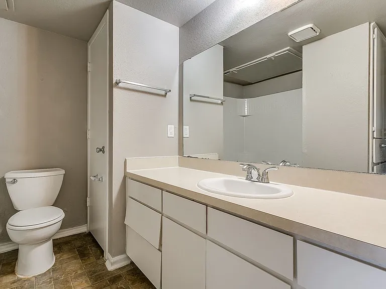 Summer Square Apartments — Photo 14