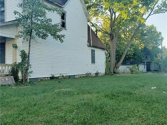 5th image of 40 Drake Ave