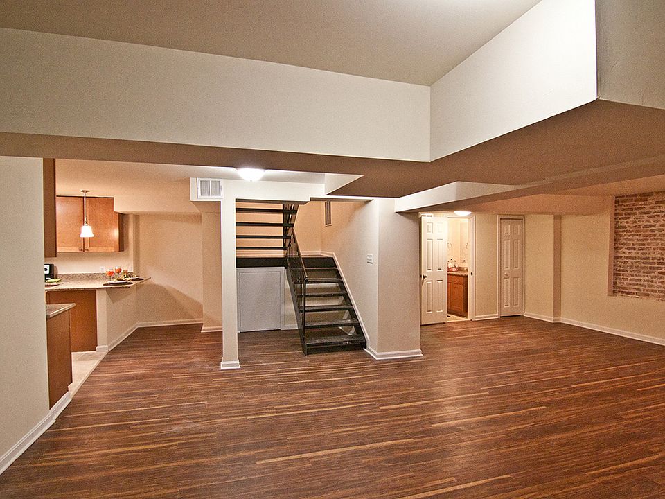 Spacious Living Room In 3 Bedroom 2 Level Apartment