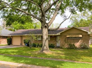 10719 Oasis Dr, Houston, TX 77096