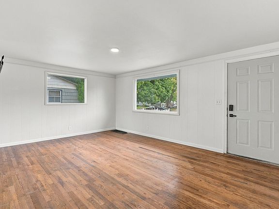 4th image of 1647 E Decatur Ave