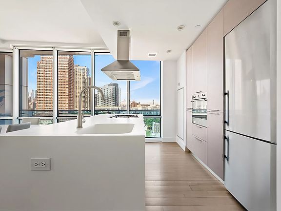 3rd image of 5-19 Borden Ave #9I
