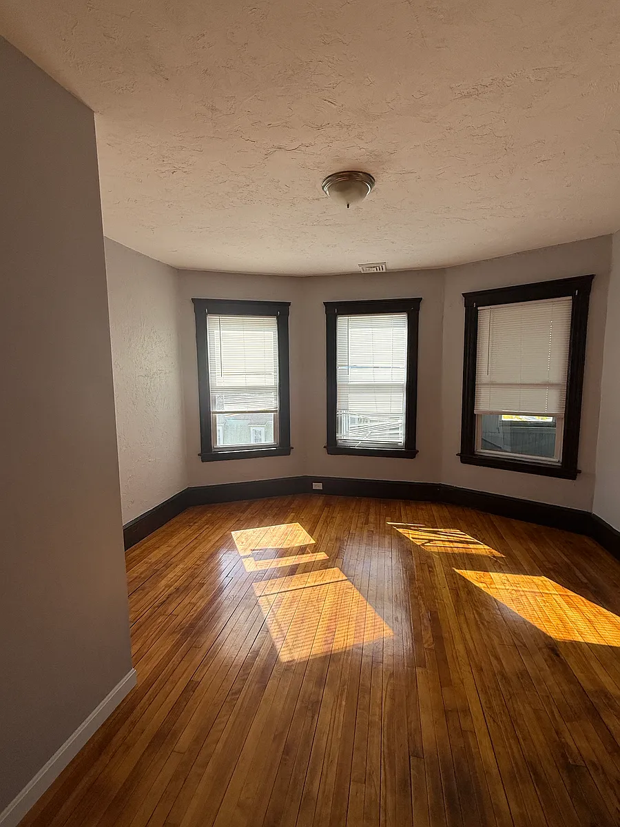 Building Photo - 47 Arlington St #3