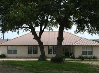 404 E Granite St, Llano, TX 78643
