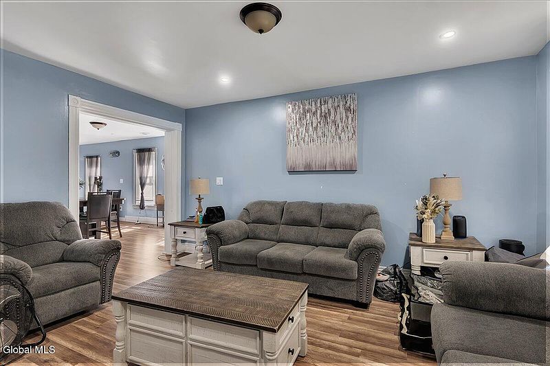 3rd image of 1588 Foster Avenue