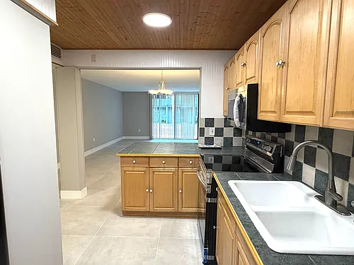 701 SW 75th St #103 Photo 1