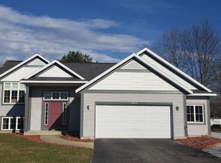 15317 Meadowlark Dr, Grand Haven, MI 49417