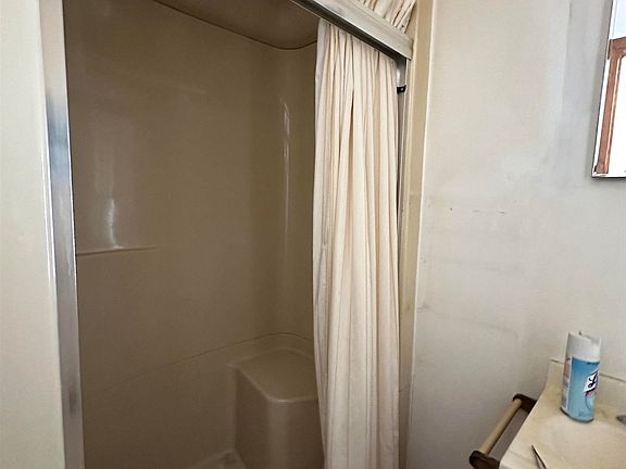 2nd image of 501 Isabella Ave