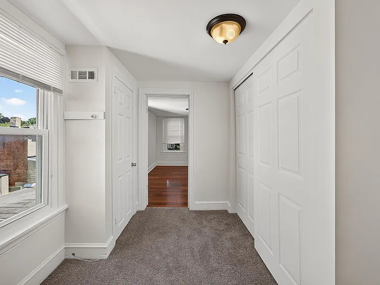 223 N New St — Photo 25