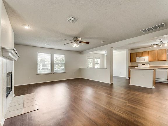 4th image of 1720 Timber Glen Dr