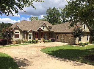 521 Deer Lake Dr, Griffin, GA 30224