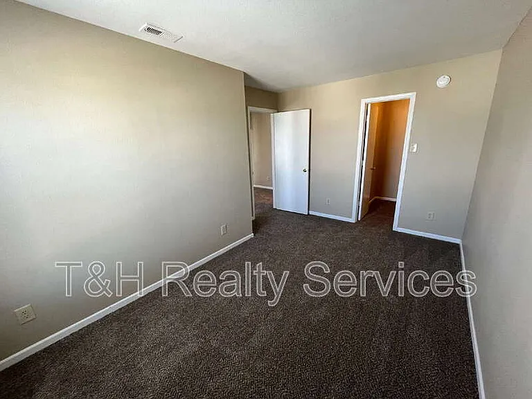 1422 Dowell St — Photo 11