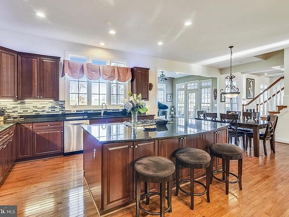 2nd image of 38272 Parnell Ct