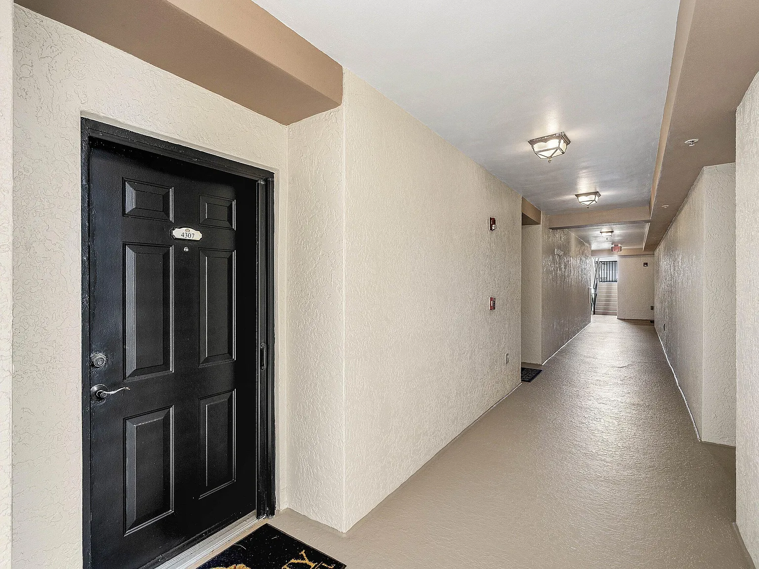 2 bed, 2.0 bath, 1131 sqft, $4,300 — Photo 2