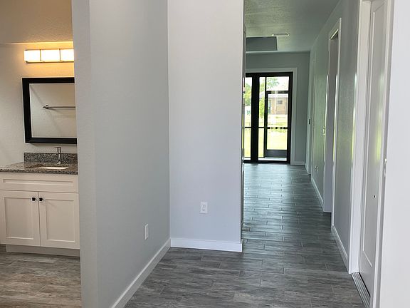 5th image of 269 Boundary Blvd Unit B