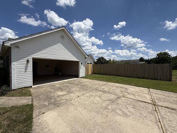 3rd image of 270 Mallot Beach Dr