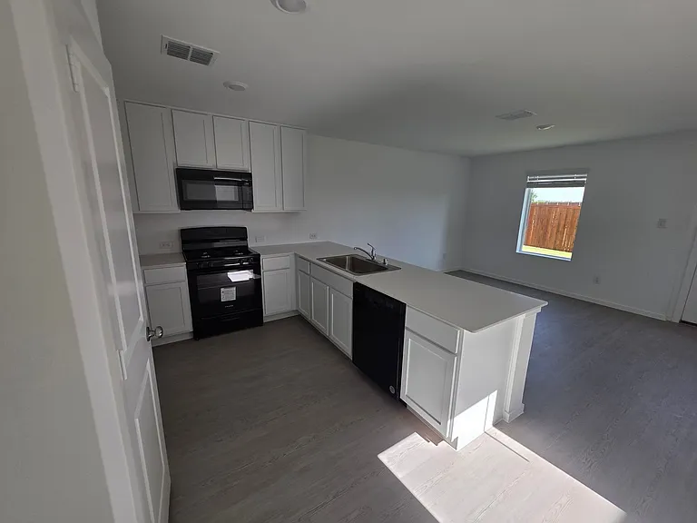12144 Morgan Dr — Photo 4