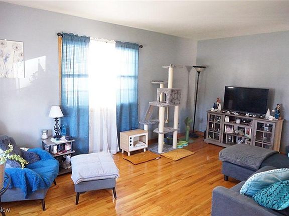 3rd image of 159 26th St NW