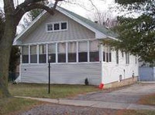 407 Forrest Ave, Woodstock, IL 60098