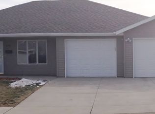 643 26th St W, Dickinson, ND 58601