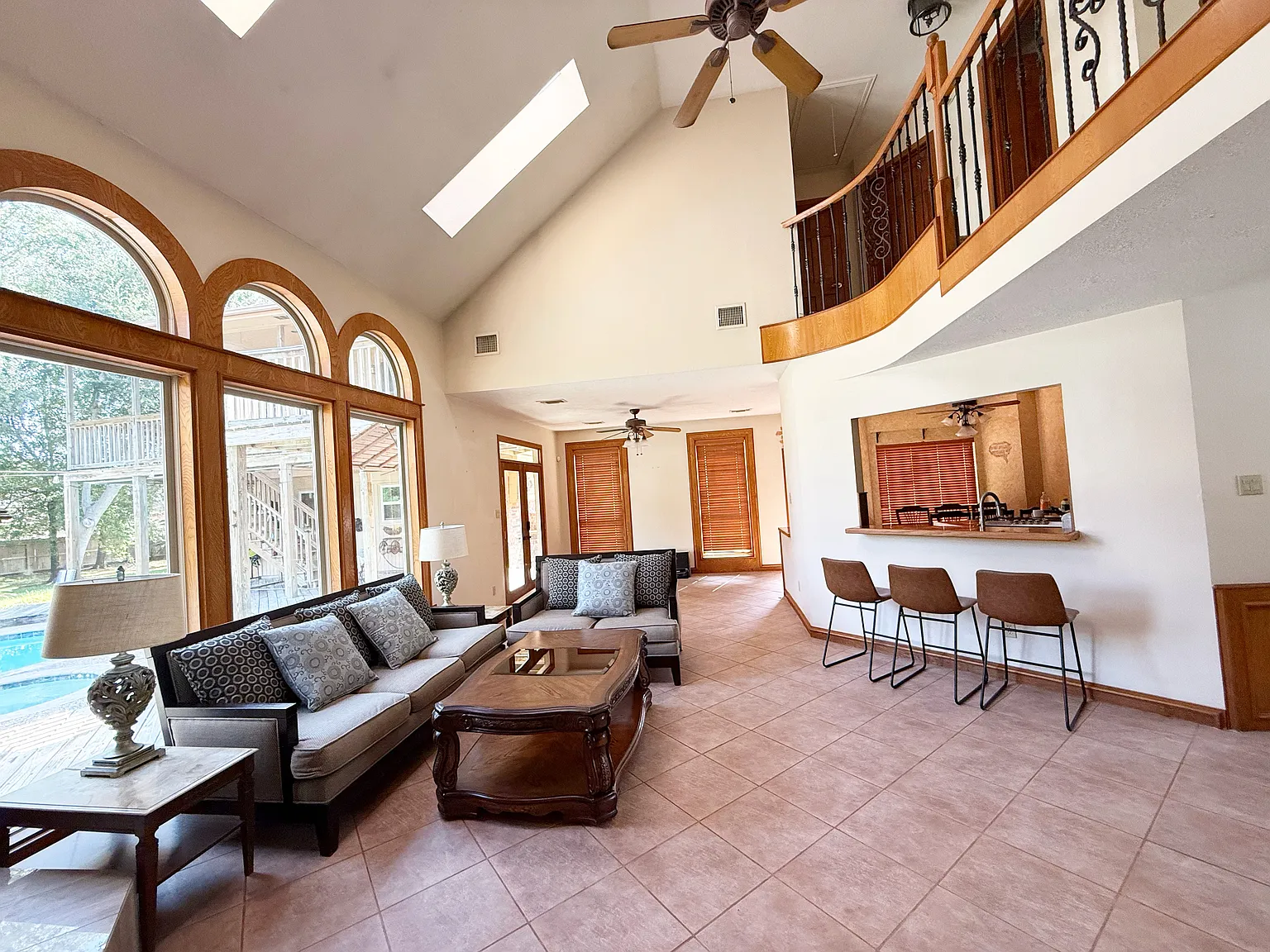 5 bed, 3517 sqft, $7,000 — Photo 3