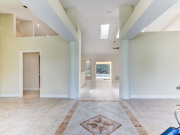3rd image of 2625 Crescent Lake Ct