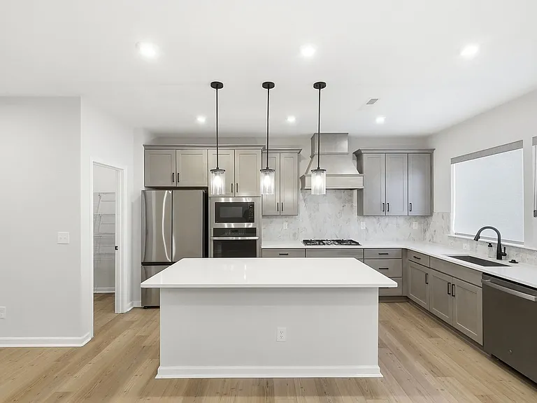 615 Myrick Aly — Photo 15