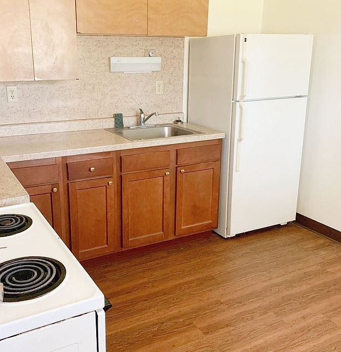 2nd image of 142 6th Ave N #7