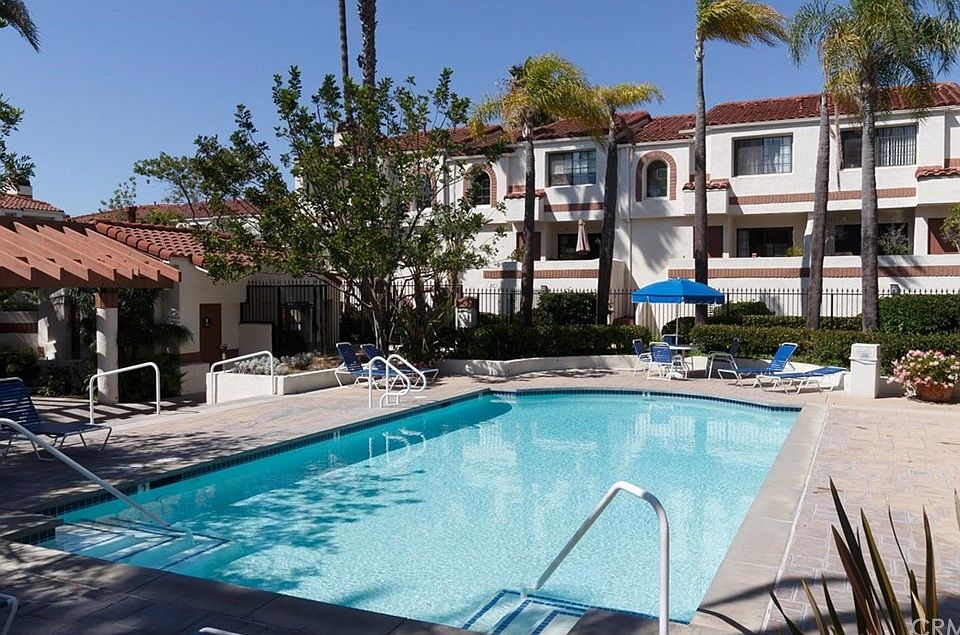 2nd image of 2971 Plaza Del Amo Unit 210