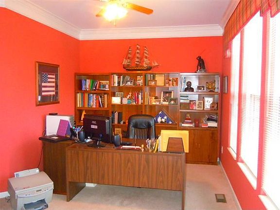 5th image of 160 Feist Manor Dr