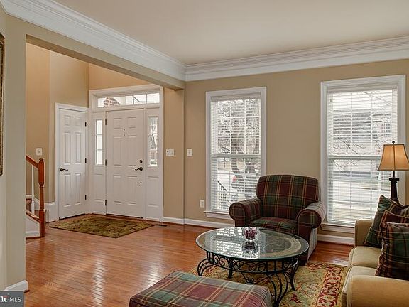 5th image of 709 Montauk Ct NE