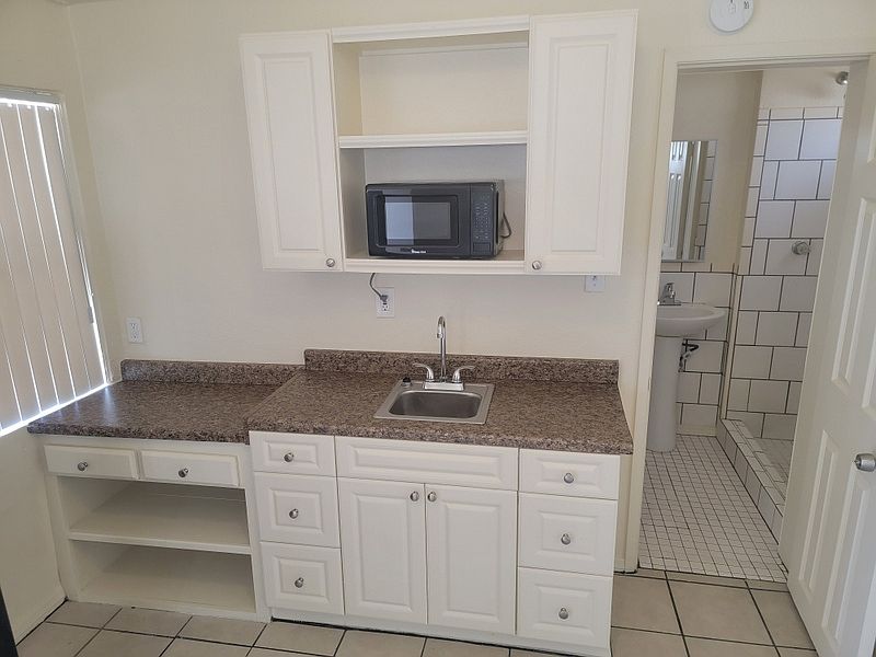 1st image of 105 W White St APT A