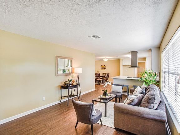 3rd image of 732 Wedgewood Dr
