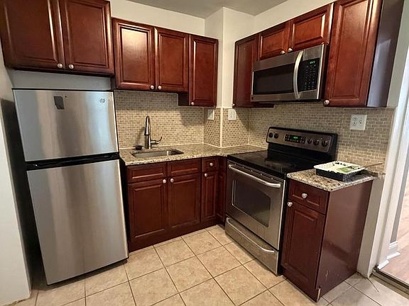 5th image of 3155 Agate St