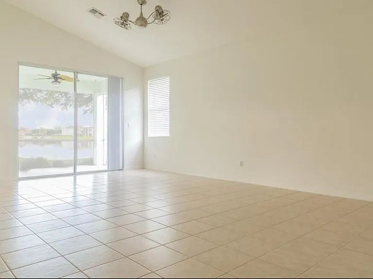 3530 Arclight Ct — Photo 7
