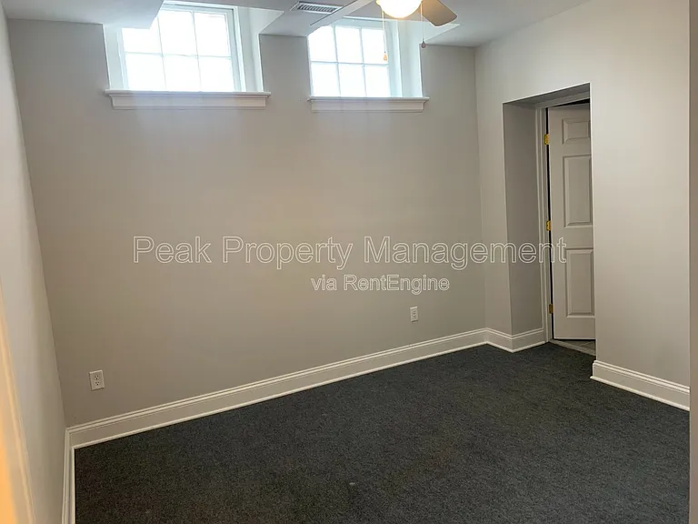 220 E Marshall St #A — Photo 8