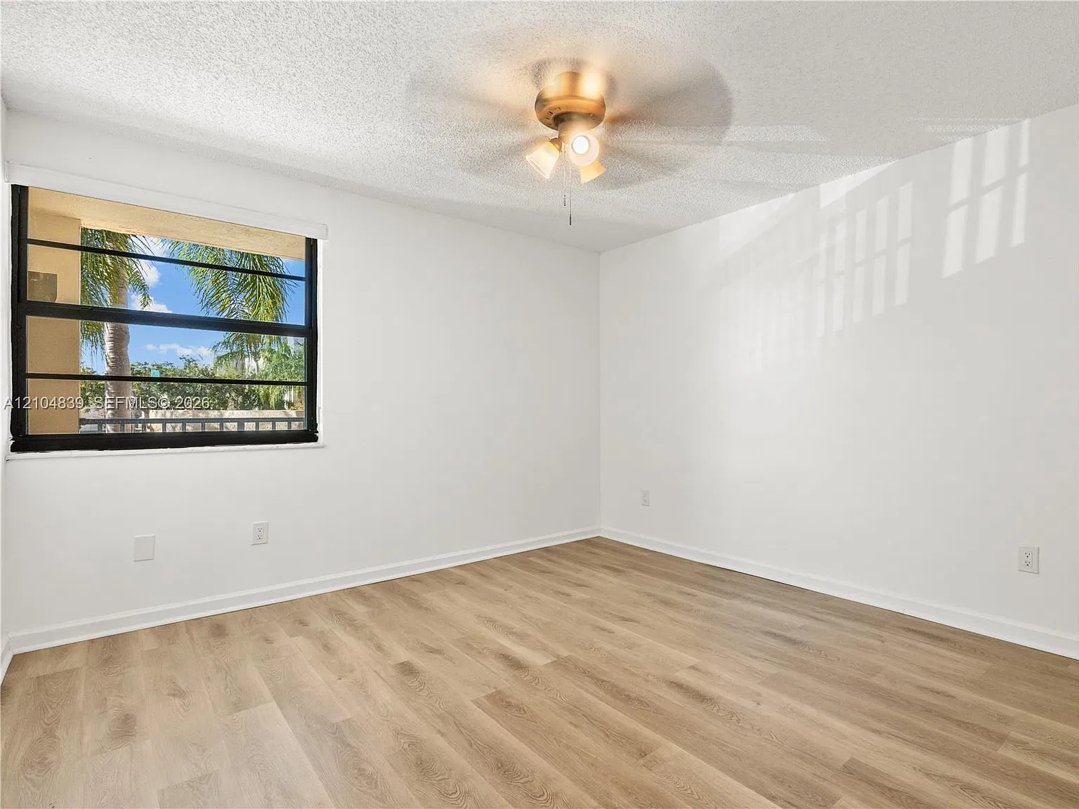 Fairfax Condominium H — Photo 4