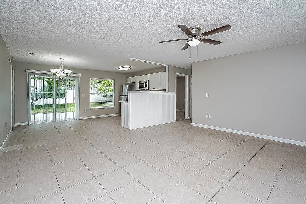 3 bed, 2.0 bath, 1173 sqft, $2,195 — Photo 4