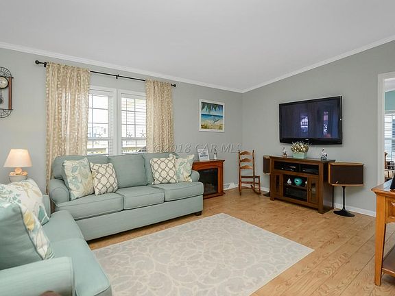 Family Room w/ Nice Flooring