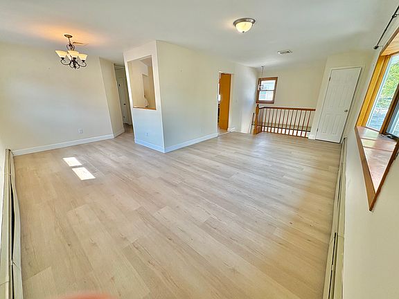 3rd image of 593 Clawson St #2