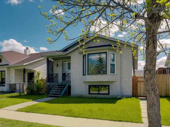 260 W Erin Woods Dr SE, Calgary, AB T2B 3B9