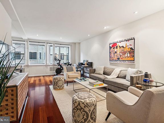 2nd image of 220 W Rittenhouse Sq APT 10D