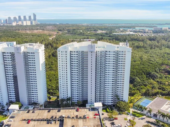 14951 Royal Oaks Ln APT 908, North Miami, FL 33181