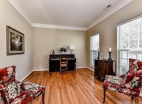 4th image of 9601 Mitchell Glen Dr