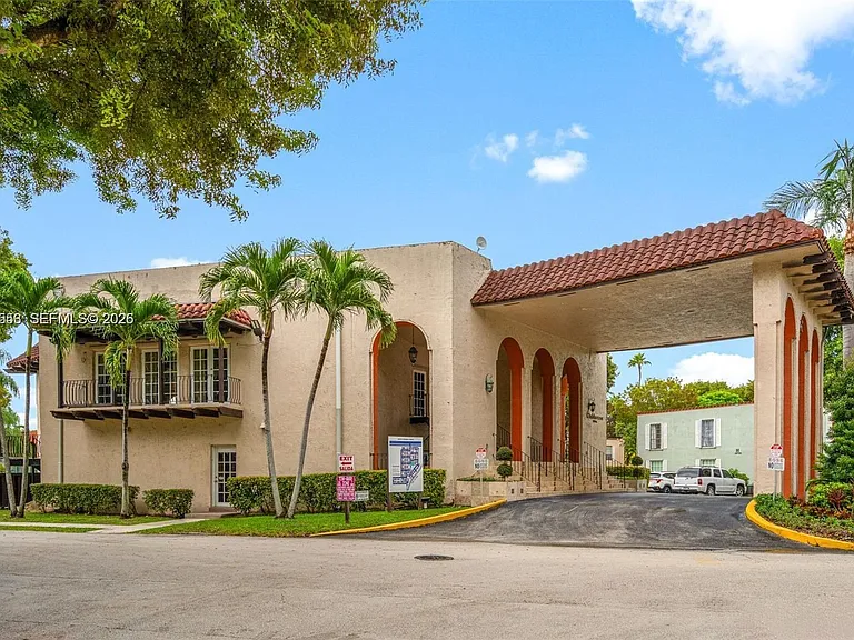 10834 N Kendall Dr #X13 — Photo 7