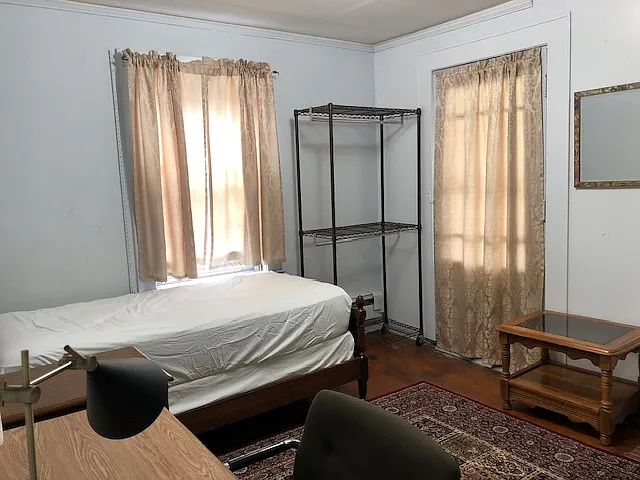 12 bed, 3000 sqft, $900 — Photo 3