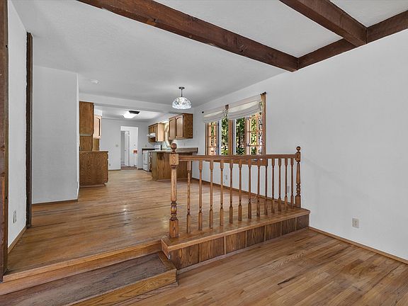 5th image of 60325 Woodside Rd