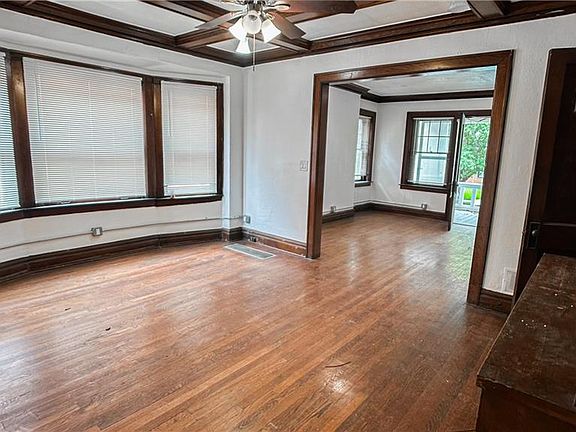 3rd image of 304 Gladstone Blvd